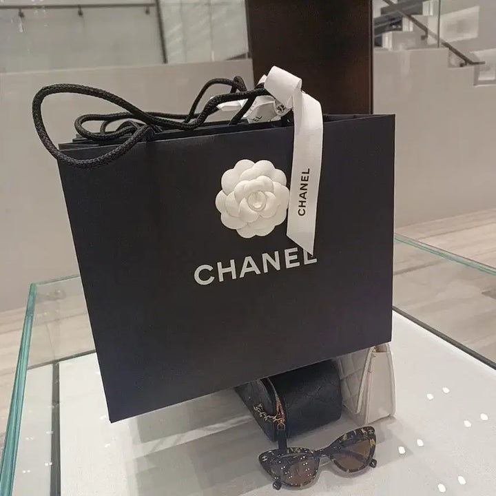 [BUNJANG] Chanel Coco Handle Mini Black Handbag / 샤넬 코코핸들 초미니 블랙 새제품