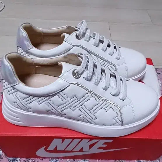 [BUNJANG] Michel by Tandy Sneakers (245mm) / 미셸바이탠디 스니커즈(245mm)