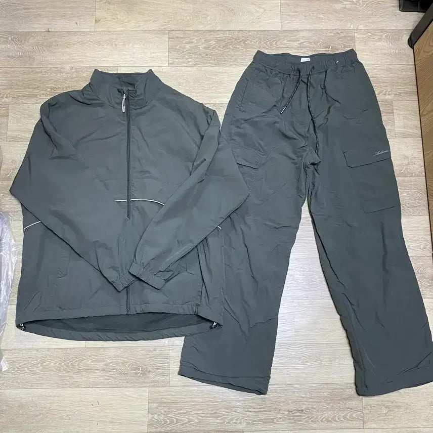 [BUNJANG] Unisex Windbreaker Training Set - Khaki / 남녀공용 바람막이 상하의 트레이닝 세트 카키 교신