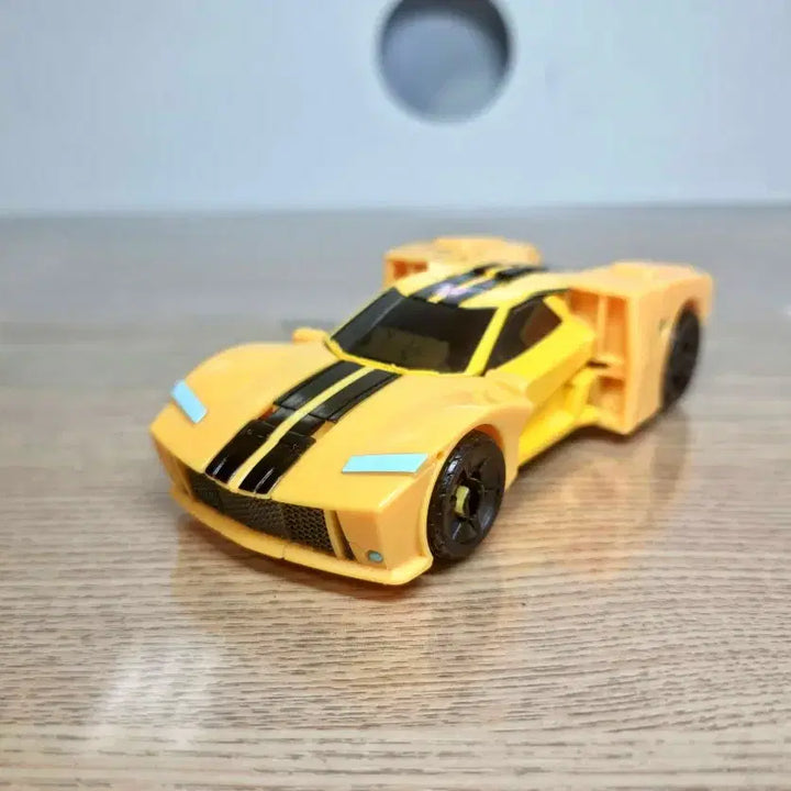 [BUNJANG] Takara Transformers EarthSpark Bumblebee Figure / 트랜스포머 타카라 어스스파크 범블비 판매합니다.