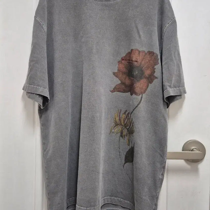 [SOLD OUT] (정품) 우영미 25SS 그레이 플라워 반팔 티셔츠 48