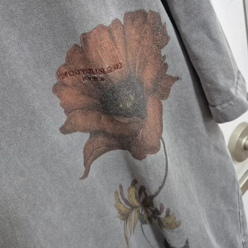 [SOLD OUT] (정품) 우영미 25SS 그레이 플라워 반팔 티셔츠 48