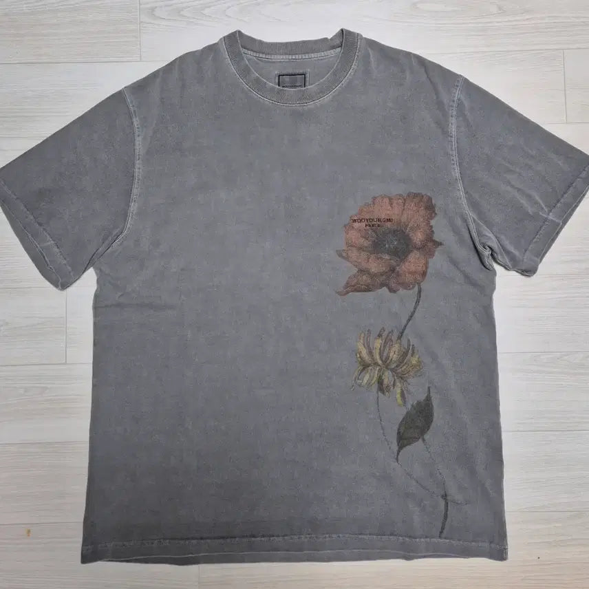 [SOLD OUT] (정품) 우영미 25SS 그레이 플라워 반팔 티셔츠 48