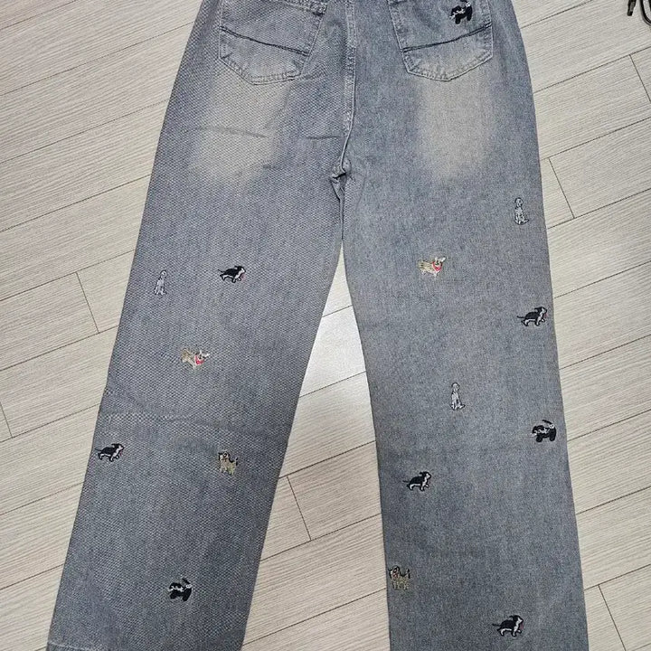 [BUNJANG] Embroidered Dog Jeans / 강아지 자수 청바지