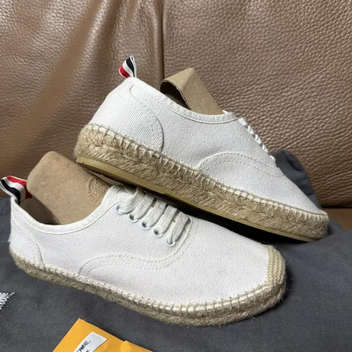 [BUNJANG] THOM BROWNE Sneakers (Size 230) / 톰브라운[THOM BROWNE] 여성스니커즈(230)새상품 정가90만원