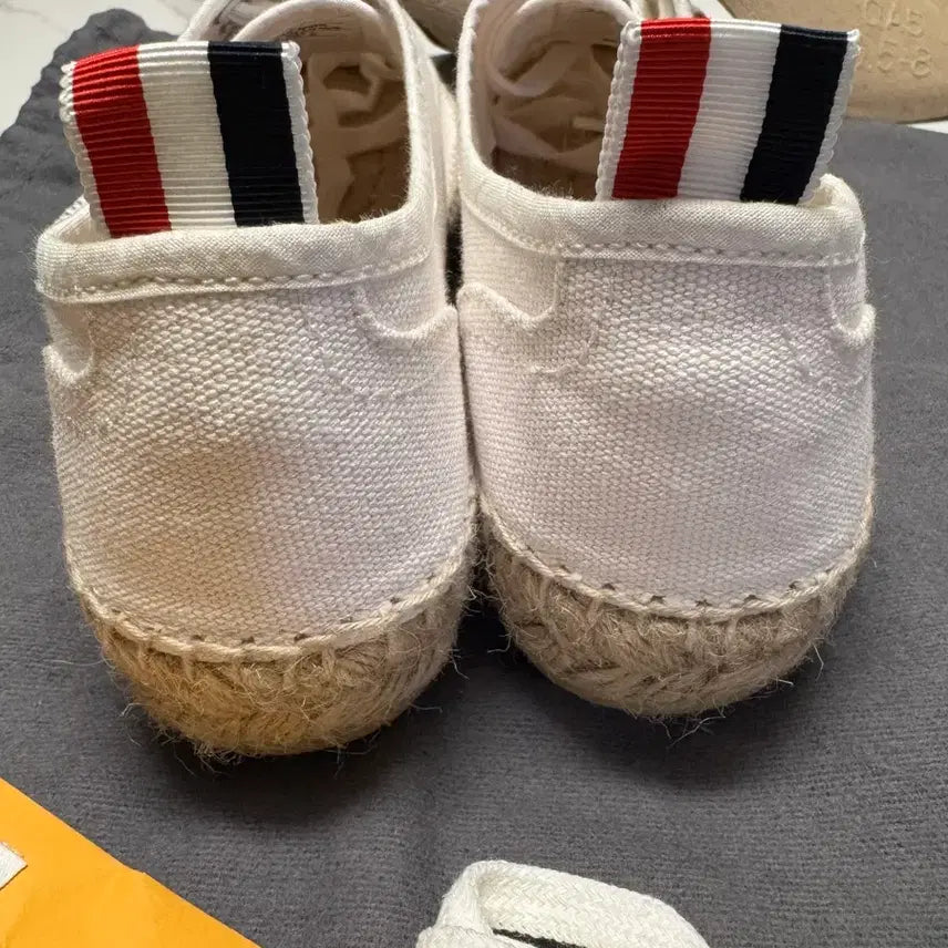 [BUNJANG] THOM BROWNE Sneakers (Size 230) / 톰브라운[THOM BROWNE] 여성스니커즈(230)새상품 정가90만원