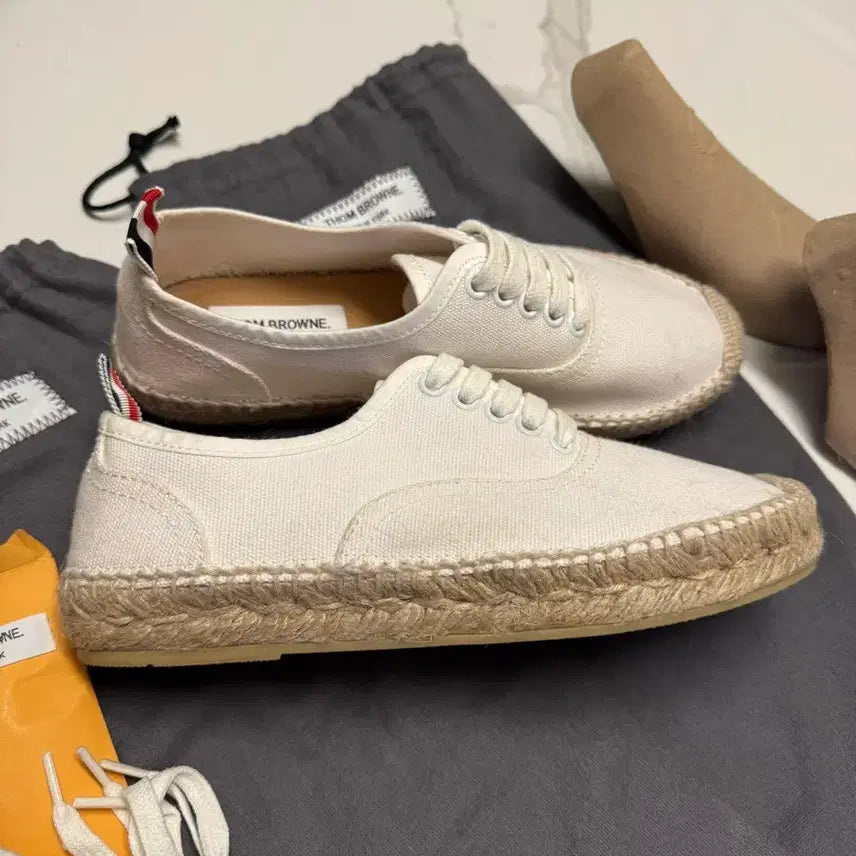 [BUNJANG] THOM BROWNE Sneakers (Size 230) / 톰브라운[THOM BROWNE] 여성스니커즈(230)새상품 정가90만원