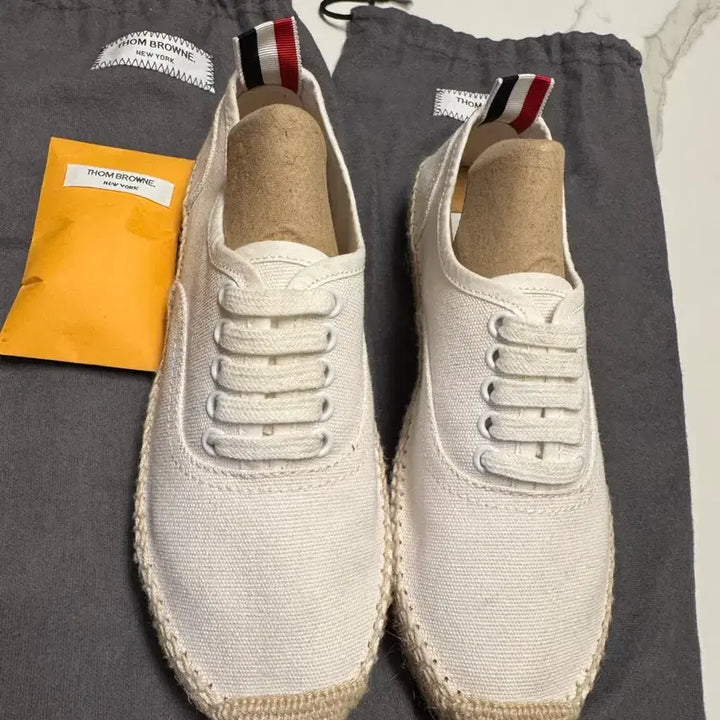 [BUNJANG] THOM BROWNE Sneakers (Size 230) / 톰브라운[THOM BROWNE] 여성스니커즈(230)새상품 정가90만원