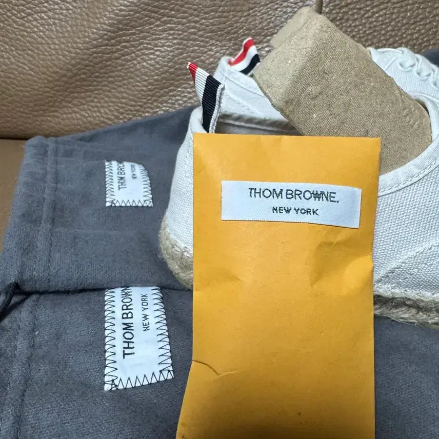[BUNJANG] THOM BROWNE Sneakers (Size 230) / 톰브라운[THOM BROWNE] 여성스니커즈(230)새상품 정가90만원