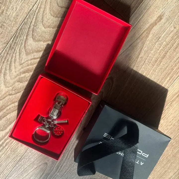 [BUNJANG] Twosome Place Porsche Car Keyring Set / 투썸 포르쉐 차량 키링 + 선물 포장 쇼핑백 세트