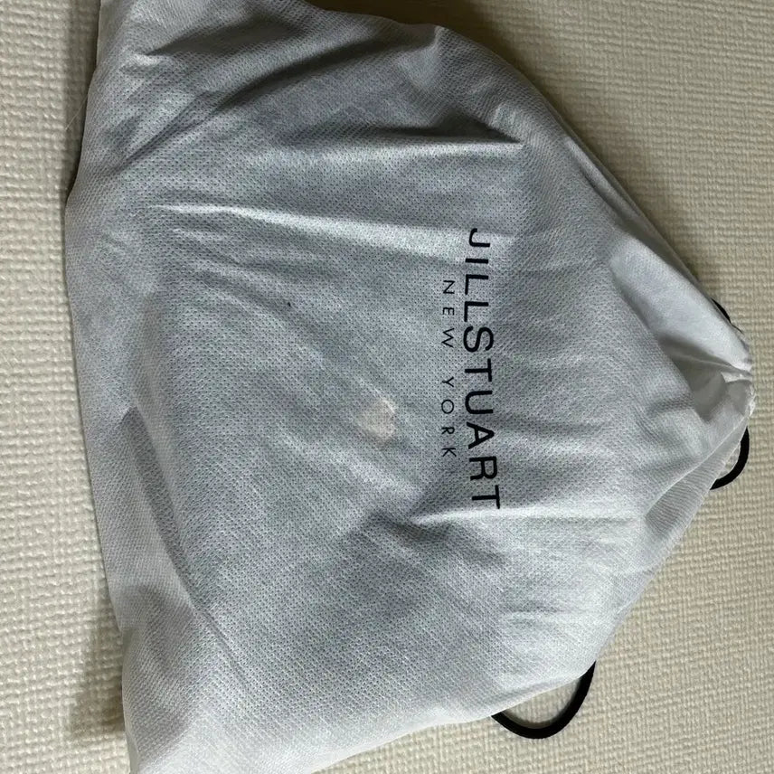 [BUNJANG] Jill Stuart Black Diamond Logo Crossbody Bag S / (실착 1회) 질스튜어트 블랙 다이아 로고 크로스백 S