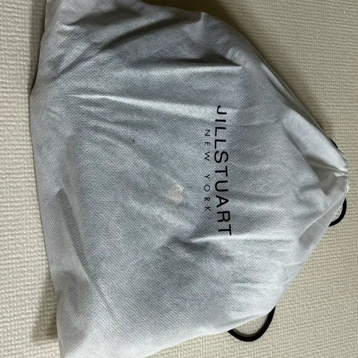 [BUNJANG] Jill Stuart Black Diamond Logo Crossbody Bag S / (실착 1회) 질스튜어트 블랙 다이아 로고 크로스백 S