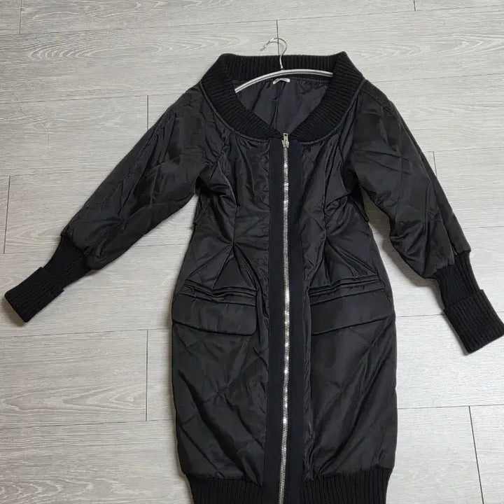 [BUNJANG] Miu Miu Black Quilted Long Padded Coat / 미우미우 명품 여성 블랙 퀼팅 롱 패딩 코트