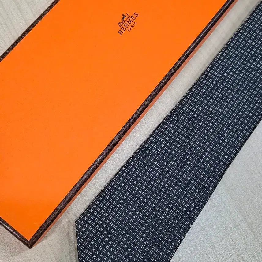[BUNJANG] HERMES H Pattern Necktie (Black) / 에르메스 HERMES  H패턴 넥타이 (블랙)