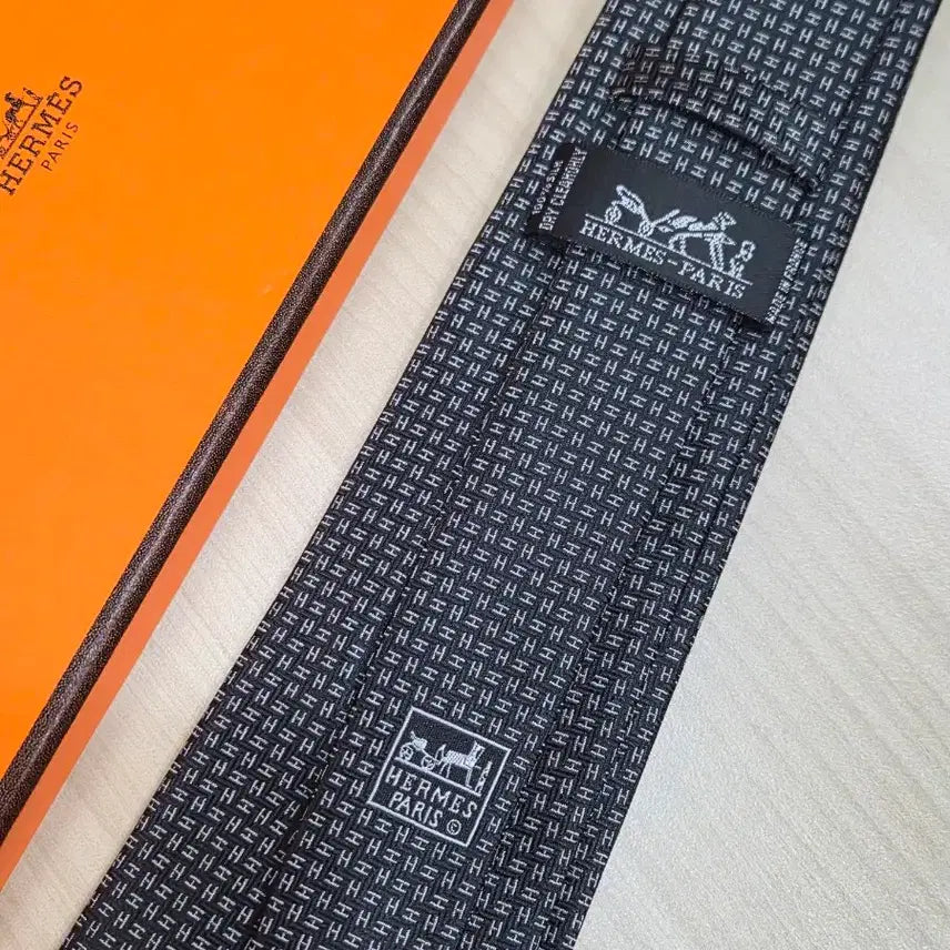 [BUNJANG] HERMES H Pattern Necktie (Black) / 에르메스 HERMES  H패턴 넥타이 (블랙)