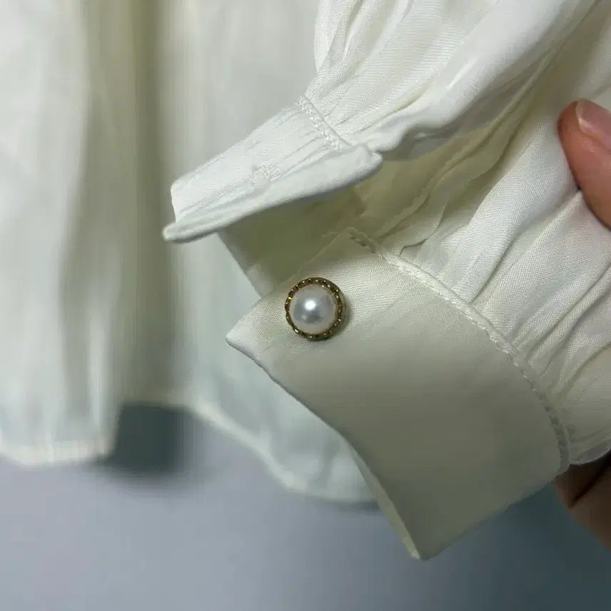 [BUNJANG] Satin Blouse / 진주포인트 블라우스 루즈핏 블라우스 새틴블라우스