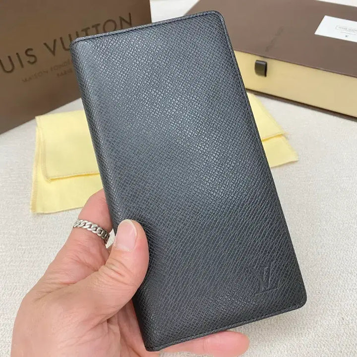 [BUNJANG] Louis Vuitton Taiga Porte-Valeurs Organizer Long Wallet / 루이비통 장지갑 타이가 포트발레르 오거나이져