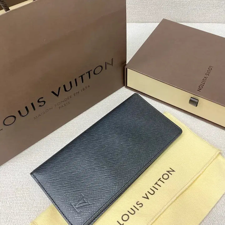 [BUNJANG] Louis Vuitton Taiga Porte-Valeurs Organizer Long Wallet / 루이비통 장지갑 타이가 포트발레르 오거나이져
