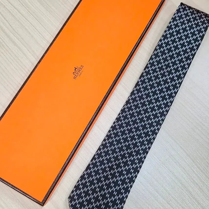 [BUNJANG] HERMES H Pattern Black Silk Tie / 에르메스 HERMES H 패턴 블랙 실크 넥타이