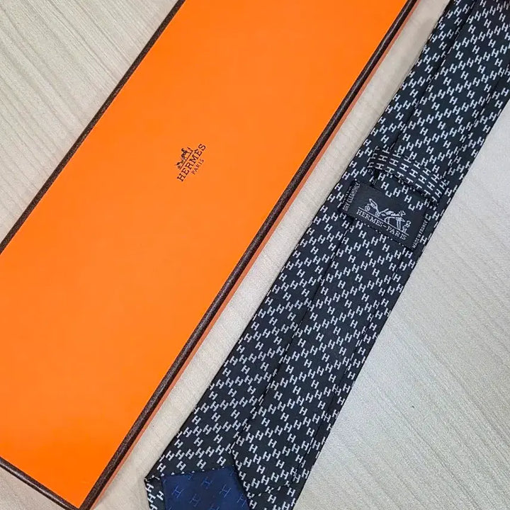 [BUNJANG] HERMES H Pattern Black Silk Tie / 에르메스 HERMES H 패턴 블랙 실크 넥타이