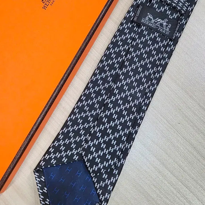[BUNJANG] HERMES H Pattern Black Silk Tie / 에르메스 HERMES H 패턴 블랙 실크 넥타이