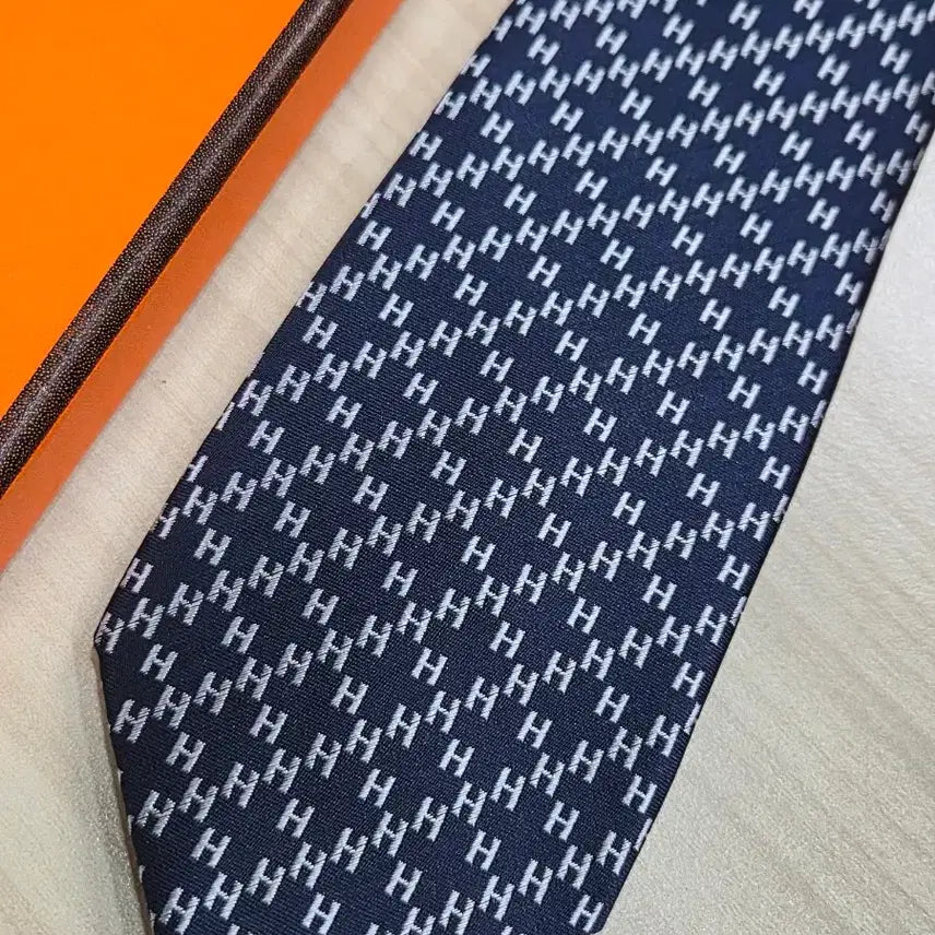 [BUNJANG] HERMES H Pattern Navy Silk Tie / 에르메스 HERMES H패턴 네이비 실크 넥타이