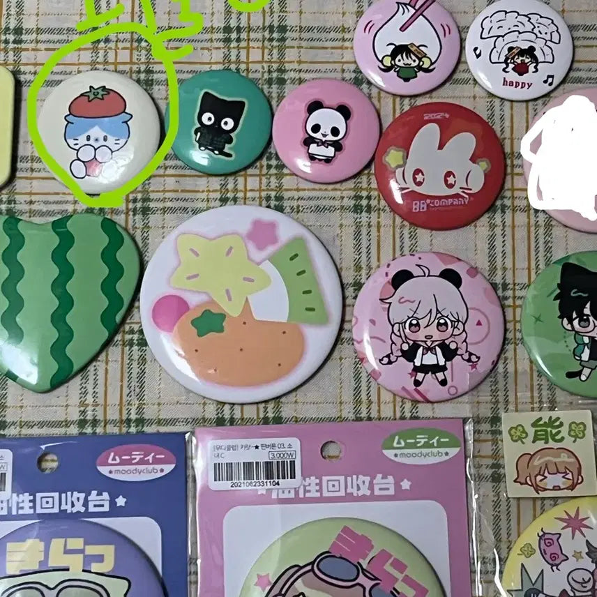 [BUNJANG] Bundle Set Illustrated Character Badge / (일괄) 일러스트 캐릭터 핀버튼 캔뱃지 (서티, 무디클럽, 안경만두 등)