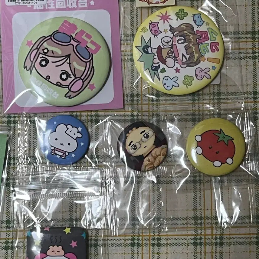 [BUNJANG] Bundle Set Illustrated Character Badge / (일괄) 일러스트 캐릭터 핀버튼 캔뱃지 (서티, 무디클럽, 안경만두 등)