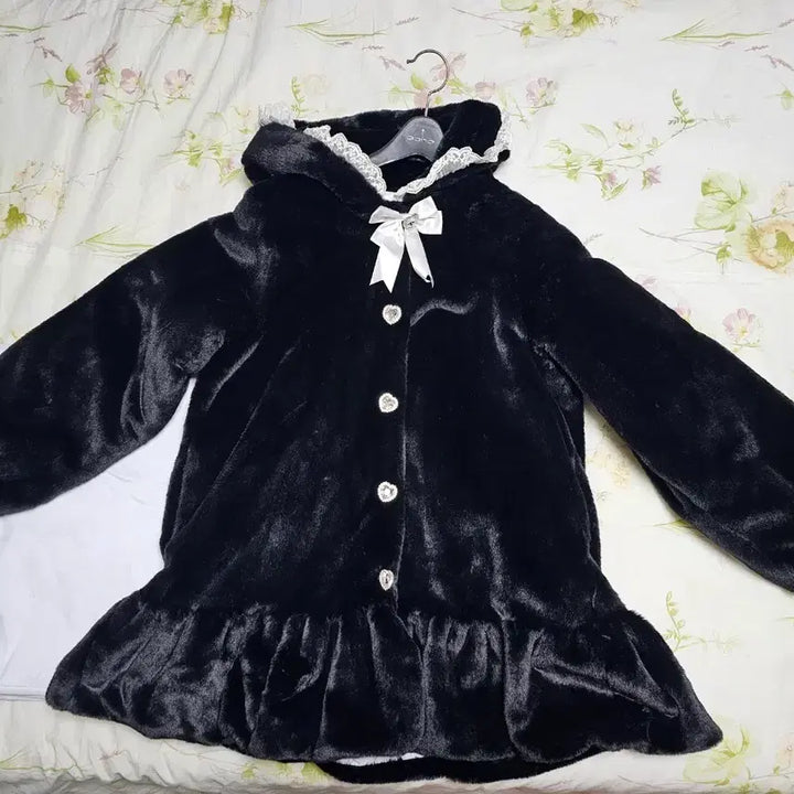 [BUNJANG] Dimirub Usamimi Lace-up Ribbon Fur Coat / 디마럽 우사미미 레이스업 리본 퍼 코트 퍼자켓 퍼파카