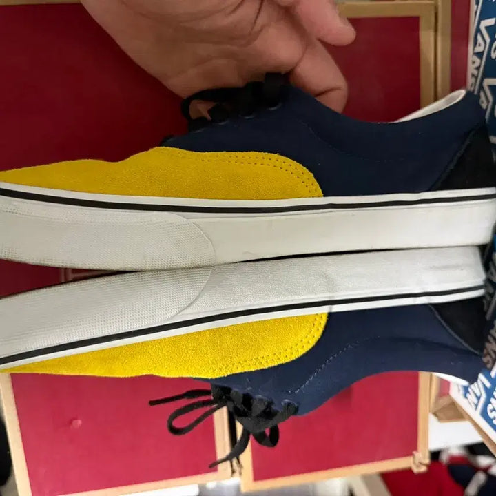 [BUNJANG] Vans Black Red Sneakers / (280)반스 검노빨 컬러 슈즈