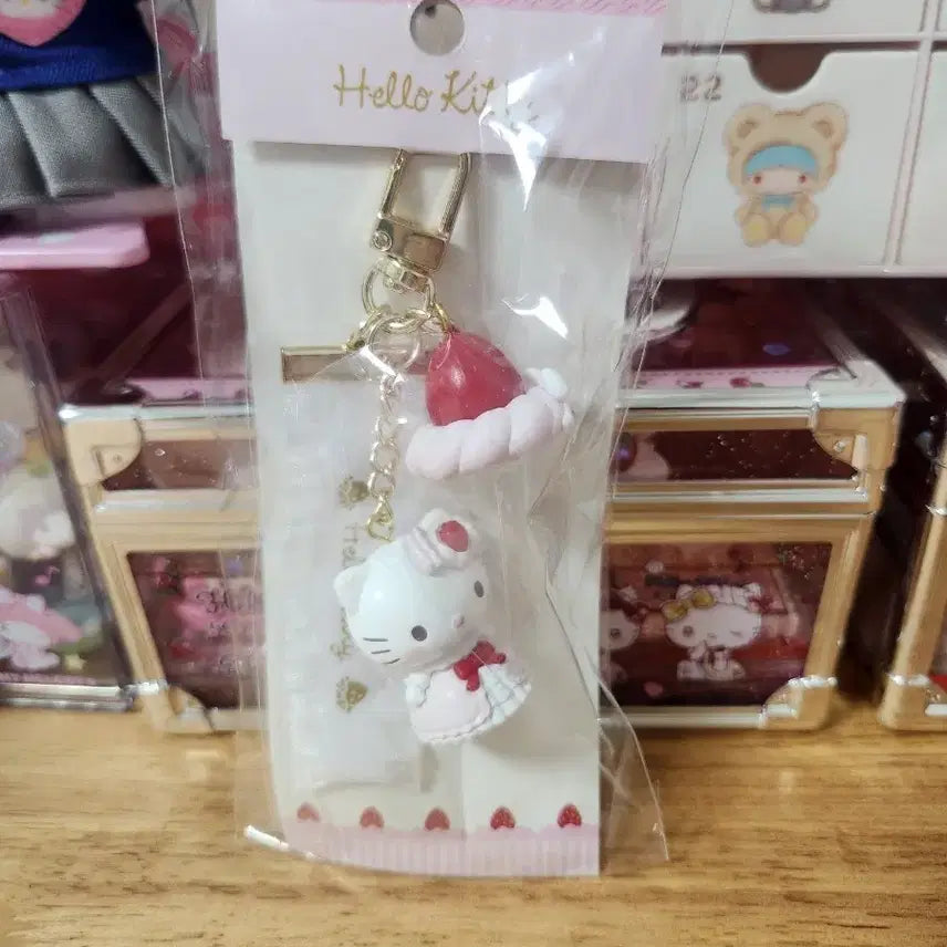 [BUNJANG] Sanrio Shortcake Hello Kitty Keychain / 산리오 쇼트케이크 키티 키링