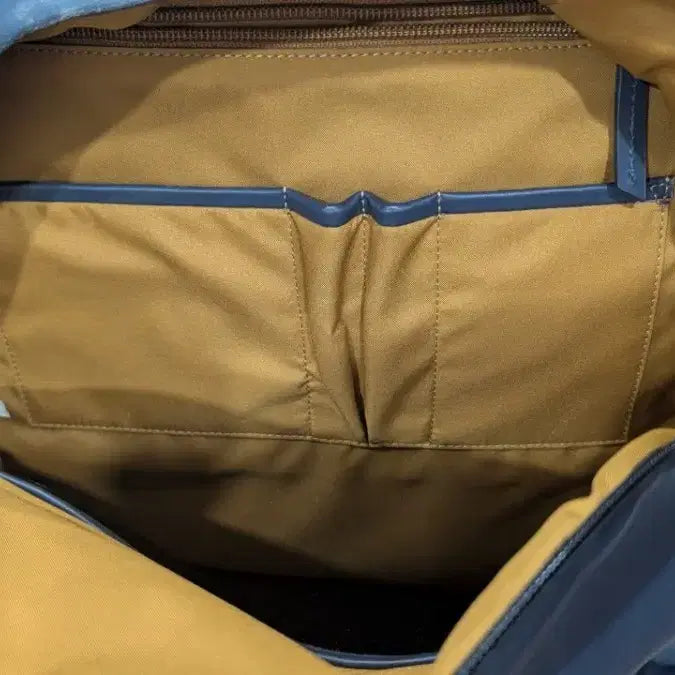 [BUNJANG] Mandarina Duck Leather Backpack Navy / 만다리나덕 가죽 백팩 네이비