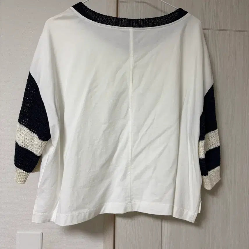 [BUNJANG] 82 Ozcel Lapia Sleeve Graphic T-shirt / 오즈세컨 라피아 슬리브 그래픽 티셔츠 82