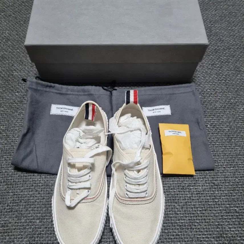 [BUNJANG] Thom Browne Heritage Sneakers (Size 40/250) / 톰브라운 헤리티지 스니커즈 40(250)