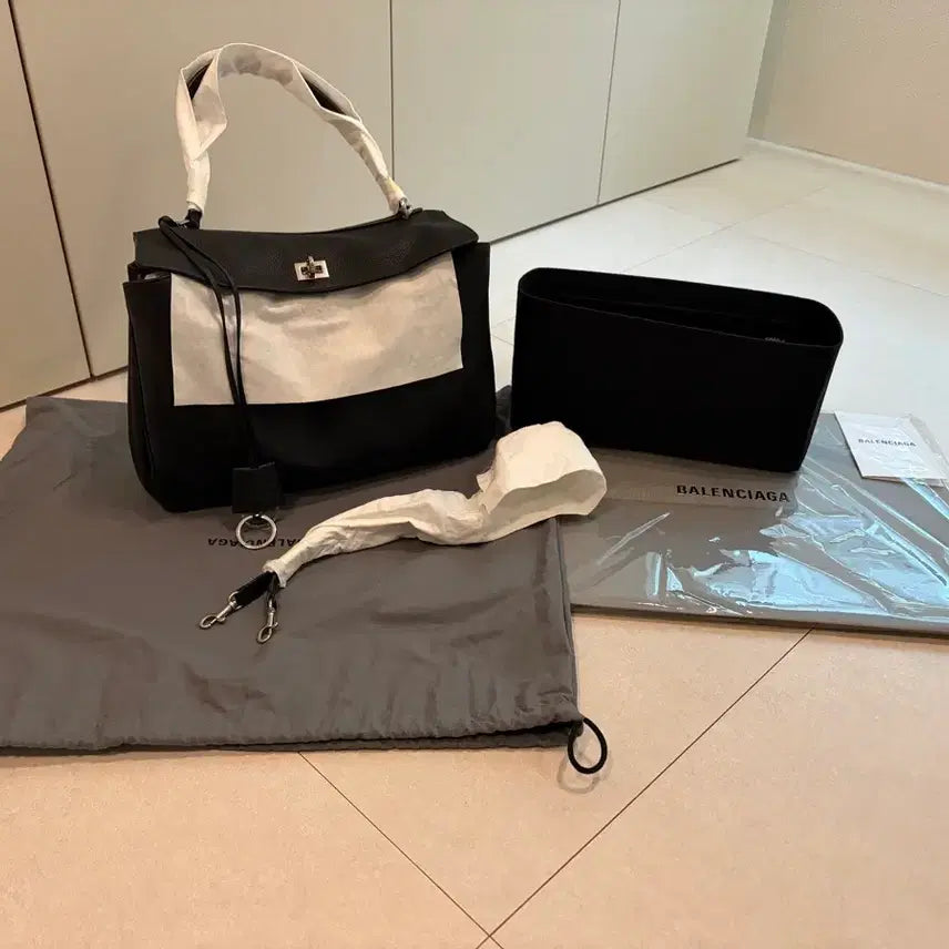[BUNJANG] Balenciaga Rodeo Medium Black Handbag / 연휴초특가)매장구매/선물가능/새상품) 발렌시아가 로데오백 미디엄 블랙