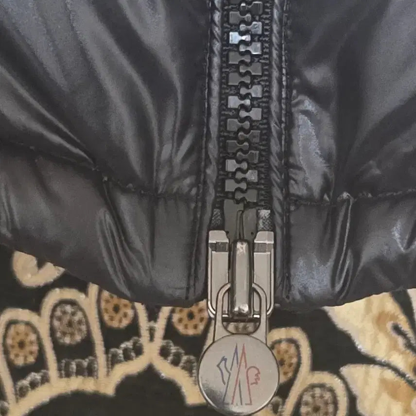 [BUNJANG] Moncler Maya Black Padded Jacket / [풀구성]몽클레어 마야 블랙 유광 패딩 3