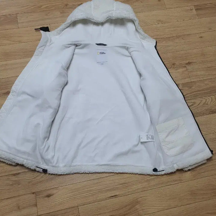 [BUNJANG] National Geographic Fleece Hoodie / 내셔널지오그래픽 후리스 흰색 후드집업