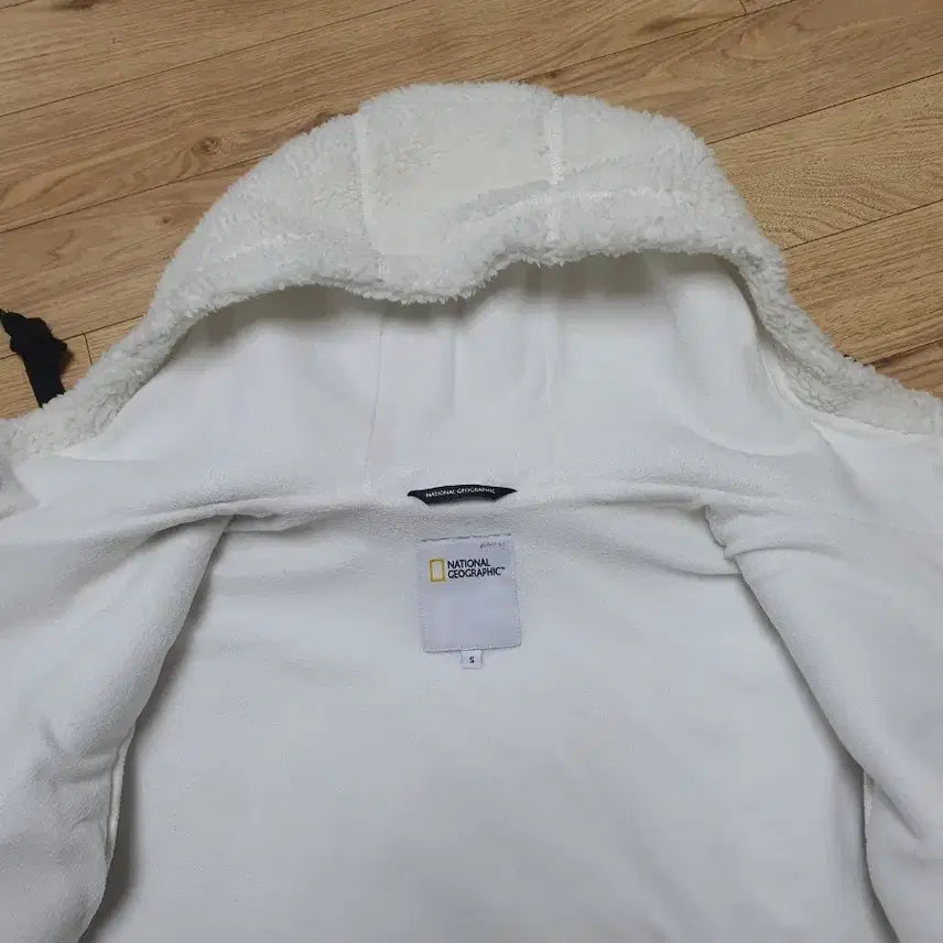 [BUNJANG] National Geographic Fleece Hoodie / 내셔널지오그래픽 후리스 흰색 후드집업