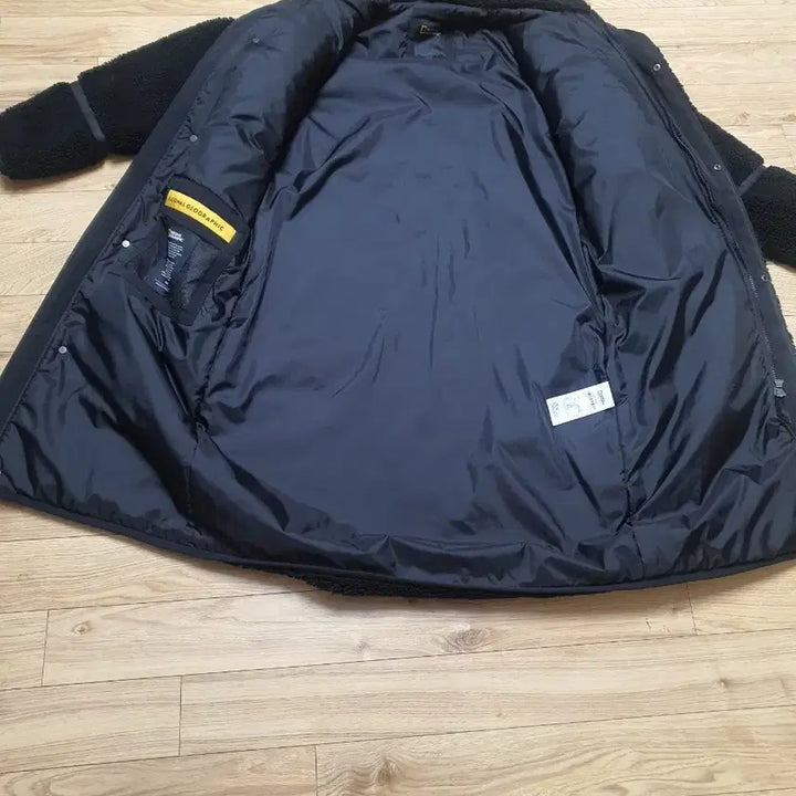 [SOLD OUT] 내셔널지오그래픽 뽀글이 롱 코트 블랙 90사이즈