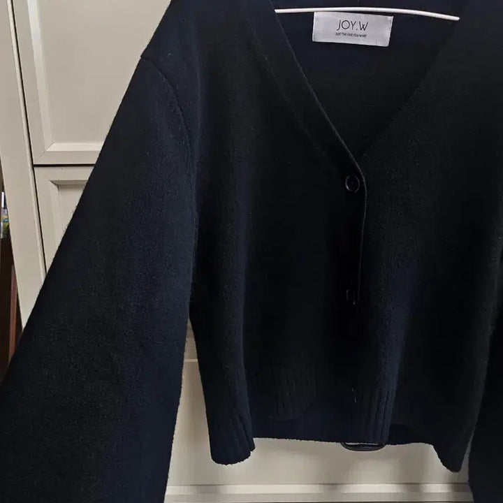 [BUNJANG] JOY.W Black V-Neck Cardigan / JOY.W 블랙 브이넥 가디건