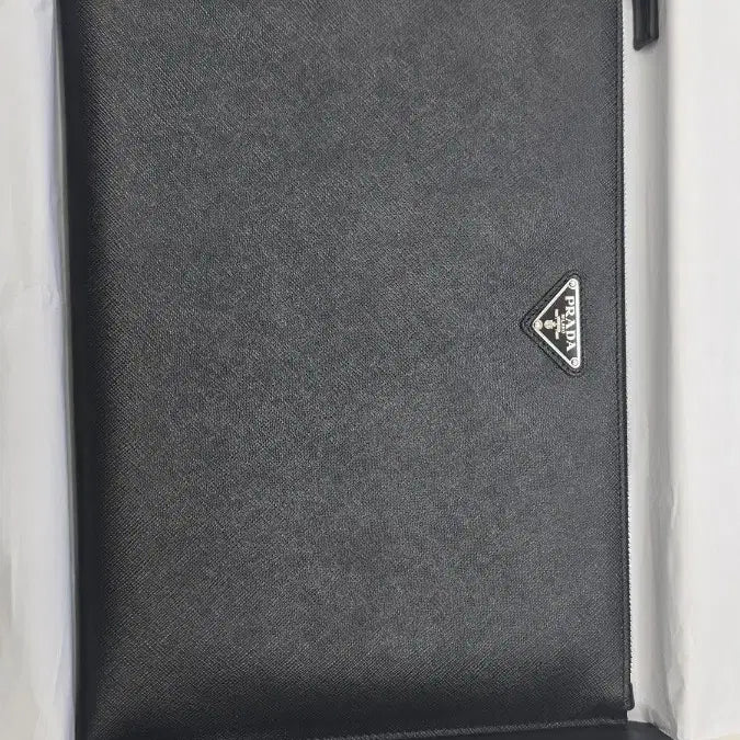 [BUNJANG] Prada Clutch / 25년12월구입!  프라다 클러치 새상품