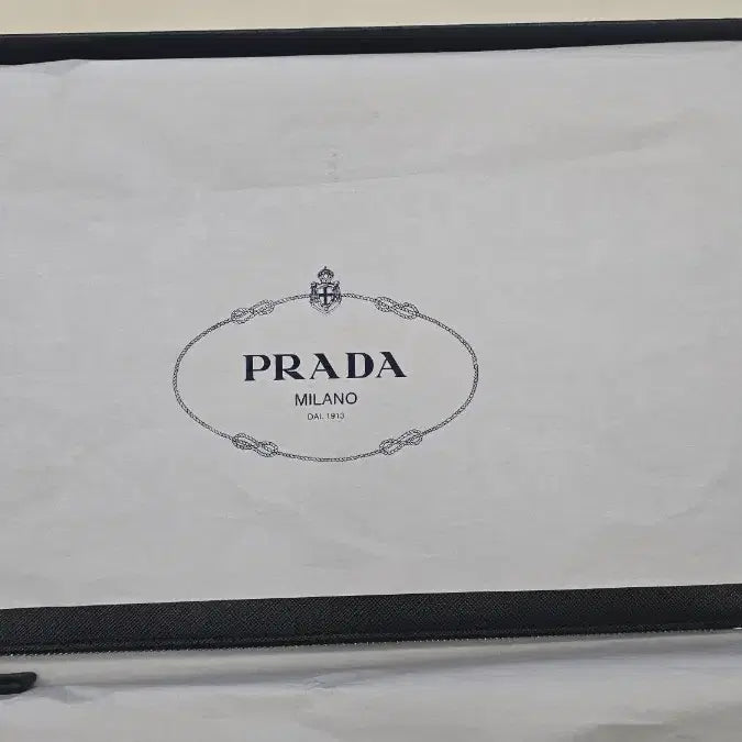 [BUNJANG] Prada Clutch / 25년12월구입!  프라다 클러치 새상품