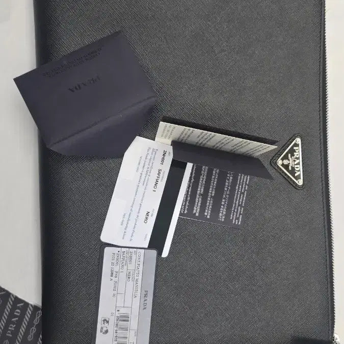 [BUNJANG] Prada Clutch / 25년12월구입!  프라다 클러치 새상품