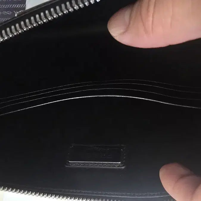 [BUNJANG] Prada Clutch / 25년12월구입!  프라다 클러치 새상품