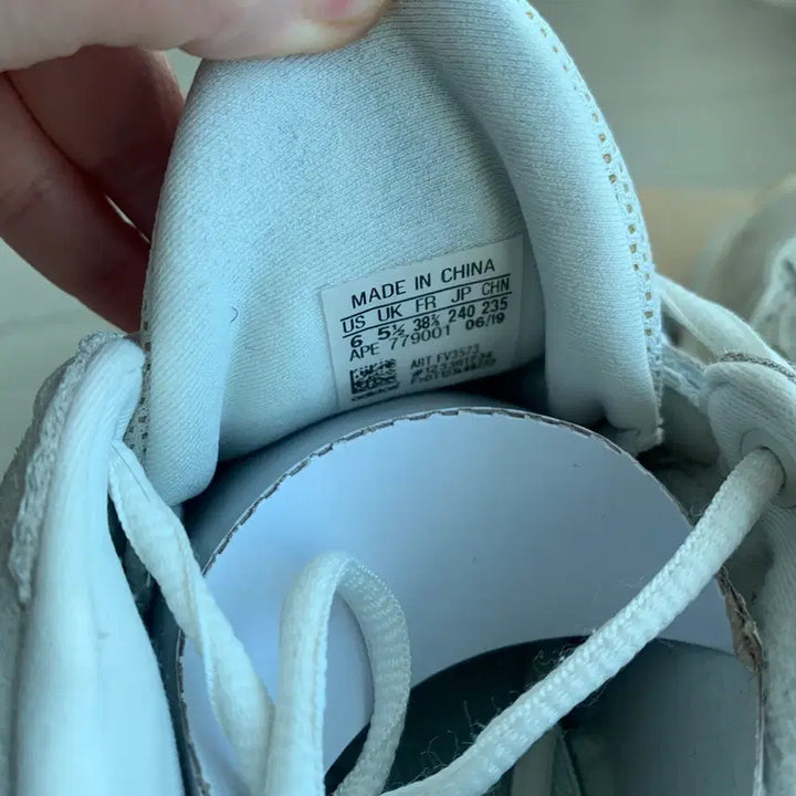 [BUNJANG] Adidas Yeezy 500 Bone White FV3573 (Size 240) / 아디다스 이지 500 본화이트 FV3573 240사이즈