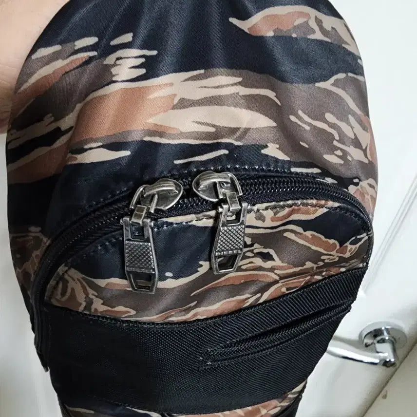 [BUNJANG] Diesel Sling Bag / 디젤 슬링백