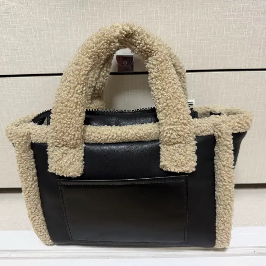 [BUNJANG] Jill by Jill Stuart Black Shearling Tote Bag / 질바이질스튜어트 블랙 시어링 토트백