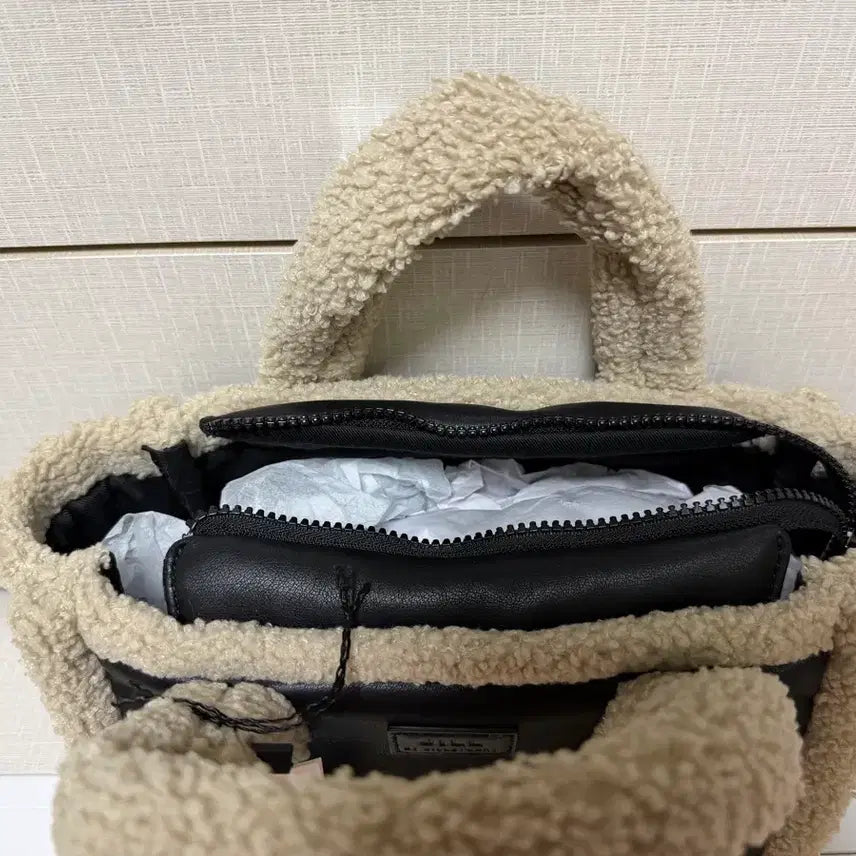[BUNJANG] Jill by Jill Stuart Black Shearling Tote Bag / 질바이질스튜어트 블랙 시어링 토트백