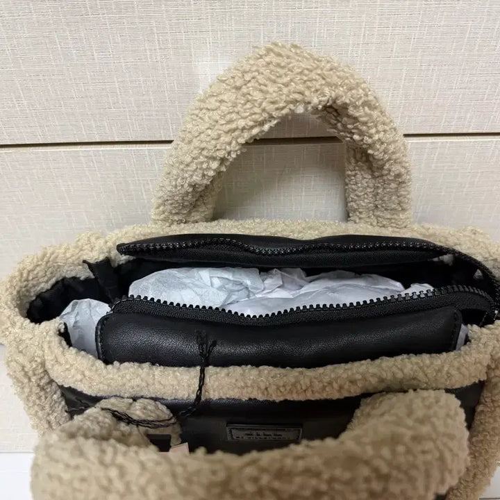 [BUNJANG] Jill by Jill Stuart Black Shearling Tote Bag / 질바이질스튜어트 블랙 시어링 토트백