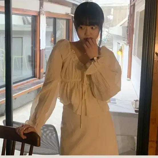[BUNJANG] Daily Market Ivory Shirred Blouse / 데일리마켓 아이보리 셔링 블라우스
